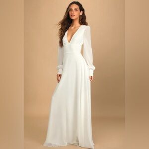 Lulu’s Talk About Divine White Long Sleeve Backless Maxi Dress- size small